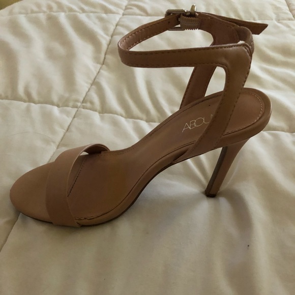 High Heels - Picture 4 of 4